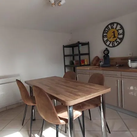 乡村民宿 Maison Cosy En Pierre Parking Centre 维泰勒